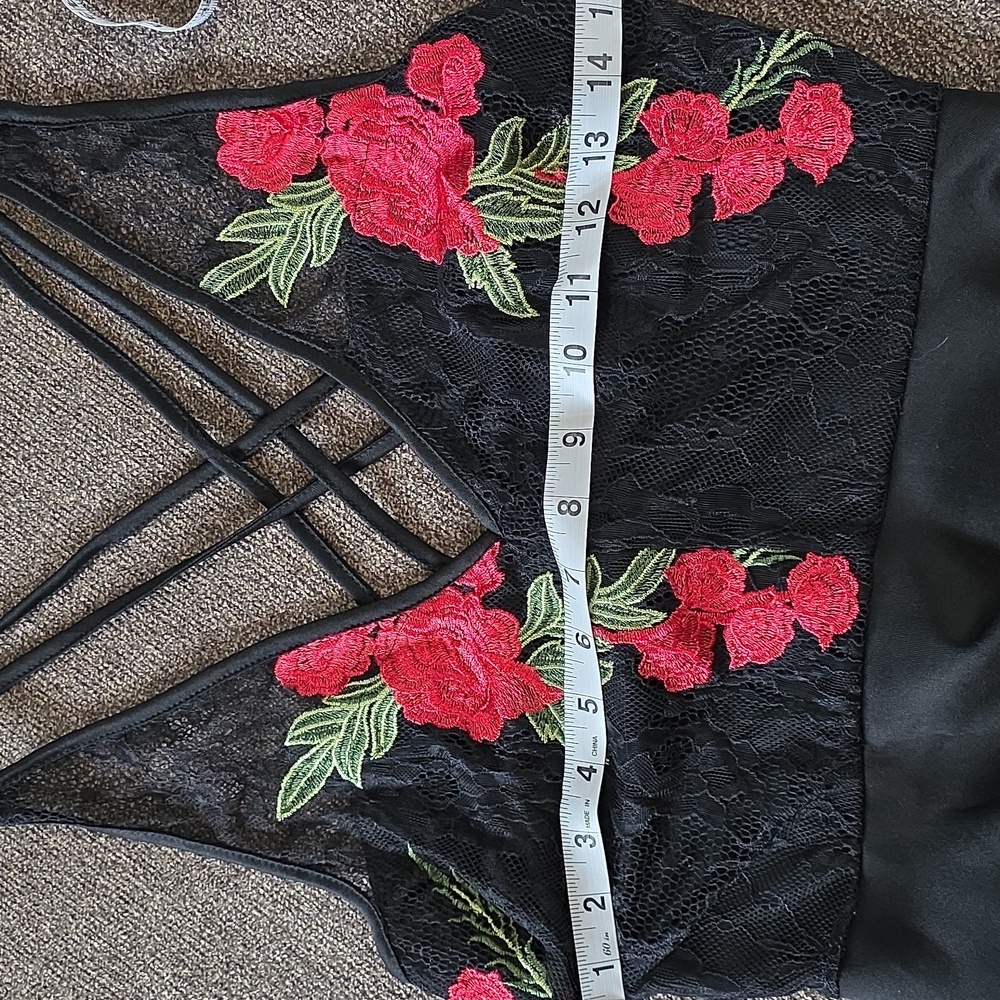 Elegant Black and Red Floral Lace Embroidered Cocktail Dress Spanish Inspired - Picture 6 of 7